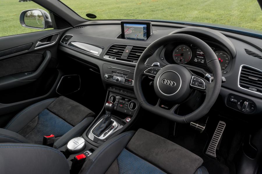 Торпедо Audi RS Q3 Performance (8U) 2016 года  (UK) (фото 7 из 9)
